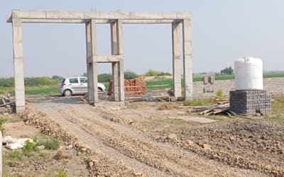 Internal Gate Structure Under Construction